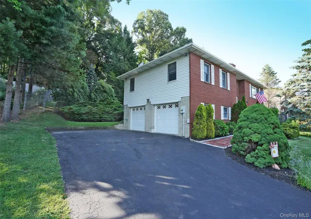 Photo 3 of Single family home for sale at 16 Four Winds Dr, La Grange, NY 12603 | MLS# 1028035 | Listing updated on 2026-08-23