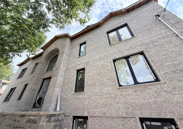 Photo 3 of House for sale at 7829 160th Street, New York, NY 11366 | MLS# 1028042 | Listing updated on 2026-08-04