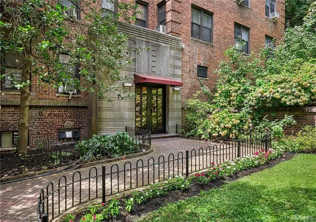 Listing Photo 4 - Condo for sale in The Riverdale located at 3015 Riverdale Ave, New York, NY 10463 - Unit #5F