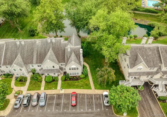 Listing Photo 5 - Condo for sale in building located at 88 Leeward Ct, Port Jefferson, NY 11777
