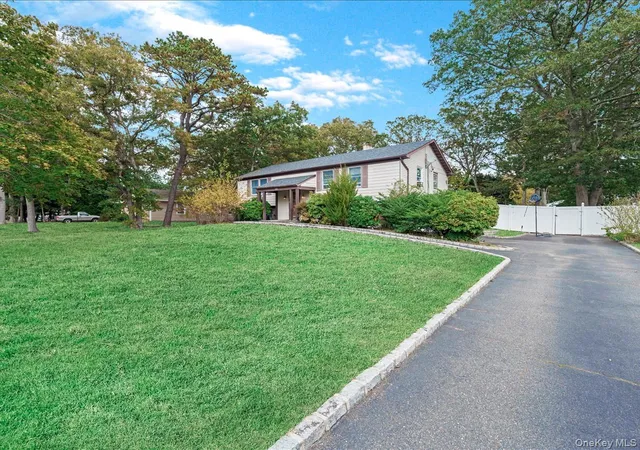 Photo 2 of Single family home for sale at 33 Winside Ln, Coram, NY 11727 | MLS# 1028079 | Listing updated on 2026-10-04