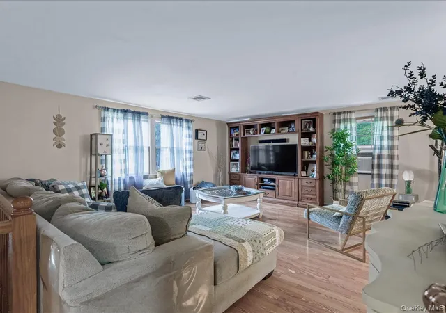 Photo 3 of Single family home for sale at 33 Winside Ln, Coram, NY 11727 | MLS# 1028079 | Listing updated on 2026-10-04