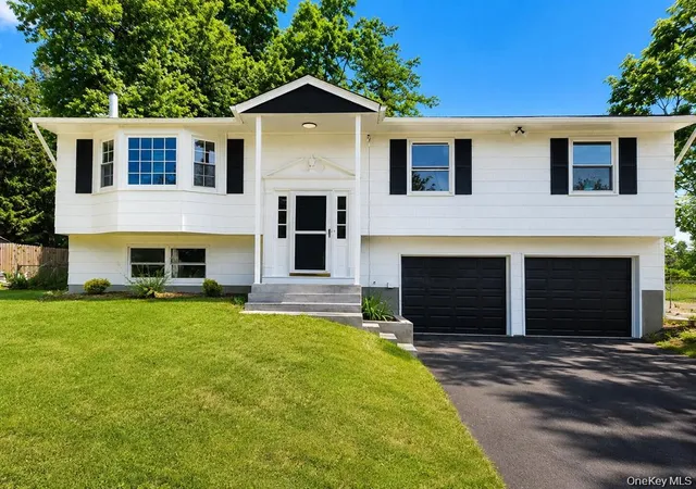 2nd image of 8 Mockingbird Ln, Poughkeepsie, NY 12601 | MLS# 1028089