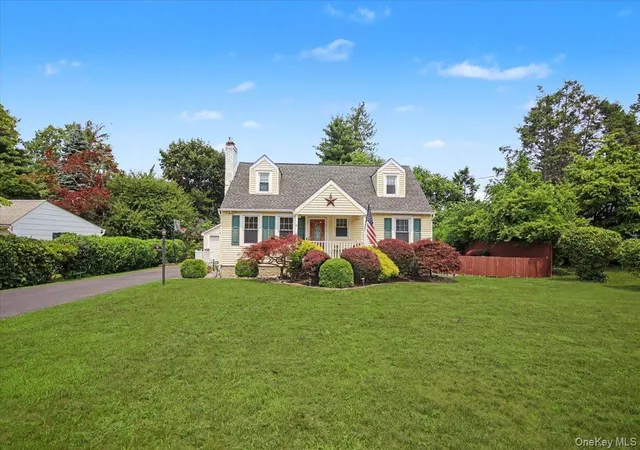 Photo 3 of Single family home for sale at 9 Mansion Dr, Hyde Park, NY 12538 | MLS# 1028116 | Listing updated on 2026-10-03