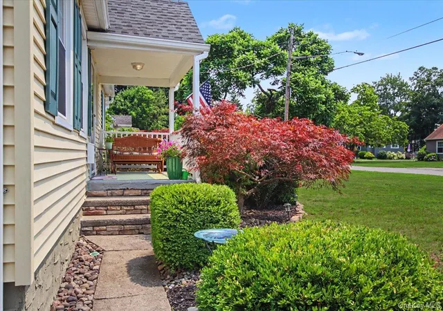 Photo 3 of Single family home for sale at 9 Mansion Dr, Hyde Park, NY 12538 | MLS# 1028116 | Listing updated on 2026-10-03