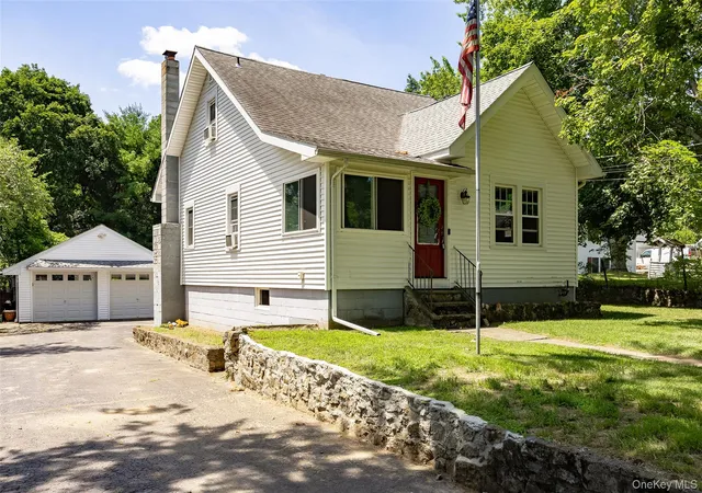 1st image of 17 Townsend Blvd, Poughkeepsie (town), NY 12603 | MLS# 1028146