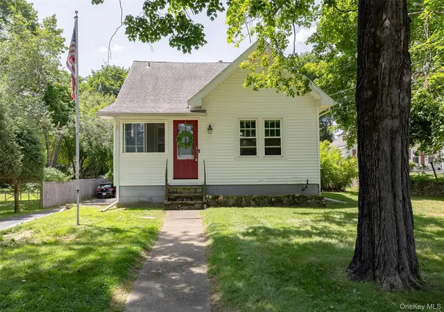 2nd image of 17 Townsend Blvd, Poughkeepsie (town), NY 12603 | MLS# 1028146