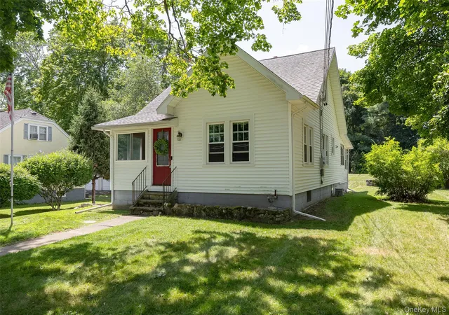 3rd image of 17 Townsend Blvd, Poughkeepsie (town), NY 12603 | MLS# 1028146