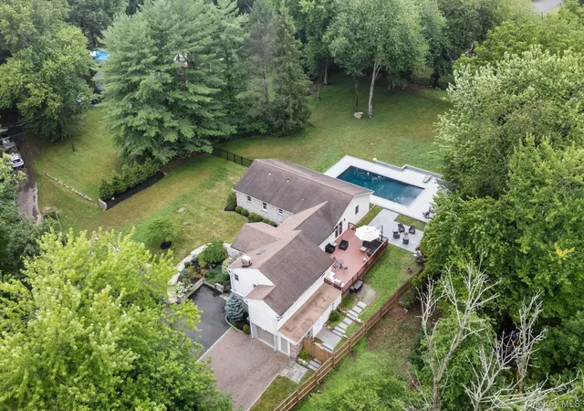 Photo 2 of Single family home for sale at 15 Green Hedges Ln, Blauvelt, NY 10913 | MLS# 1028163 | Listing updated on 2026-08-12