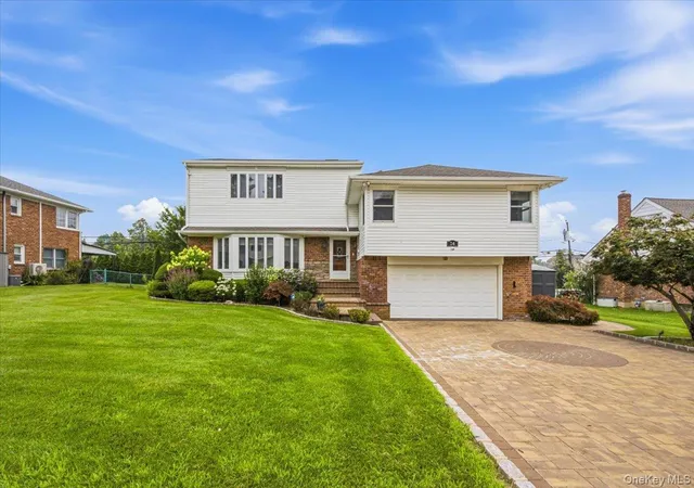 Photo 3 of Sale Pending at 34 Duke Dr, North Hempstead, NY 11040 | MLS# 1028193 | Listing updated on 2026-08-13
