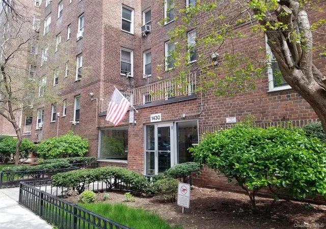 Photo 2 of Condo for sale at 1475 Thieriot Ave #2E, New York, NY 10460 | MLS# 1028200 | Listing updated on 2026-08-03