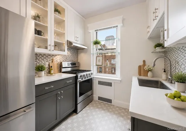 Photo 2 of Sale Pending at 300 Main St #5A, White Plains, NY 10601 | MLS# 1028228 | Listing updated on 2026-08-06