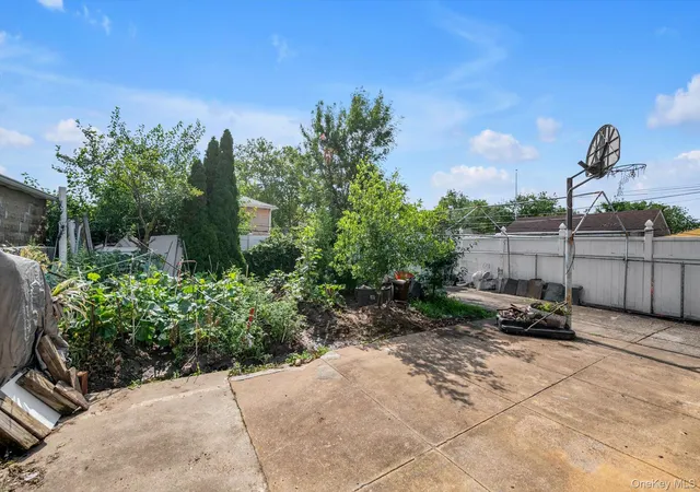 Photo 3 of Single family home for sale at 5011 175th Street, Fresh Meadows, NY 11365 | MLS# 1028235 | Listing updated on 2026-08-15