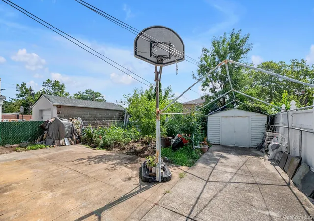 Photo 4 of Single family home for sale at 5011 175th Street, Fresh Meadows, NY 11365 | MLS# 1028235 | Listing updated on 2026-08-15