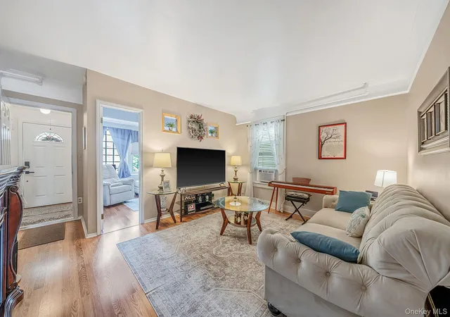 Listing Photo 5 - Condo for sale in building located at 2863 Wilkinson Ave, New York, NY 10461