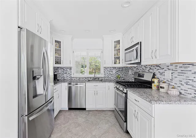 4th image of 54 Dix Woods Dr, Huntington, NY 11747 | MLS# 1028257