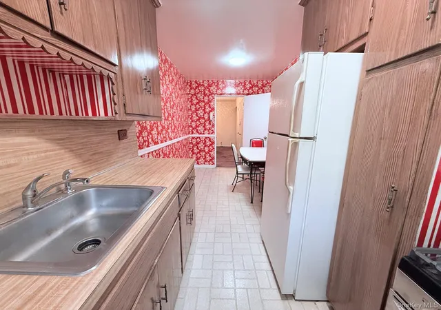 Photo 4 of Sale Pending at 83-25 98th Street #1M, Woodhaven, NY 11421 | MLS# 1028263 | Listing updated on 2026-09-12
