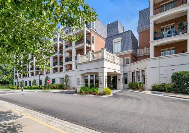 Photo 1 of Condo for sale at 3000 Royal Ct #3107, New Hyde Park, NY 11040 | MLS# 1028278 | Listing updated on 2026-07-25