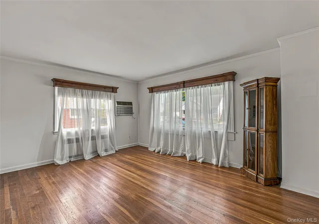 4th image of 163 Laurel Dr, New Hyde Park, NY 11040 | MLS# 1028312