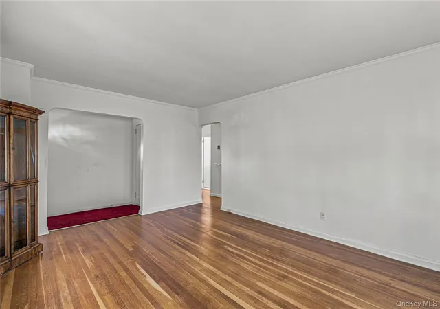 5th image of 163 Laurel Dr, New Hyde Park, NY 11040 | MLS# 1028312