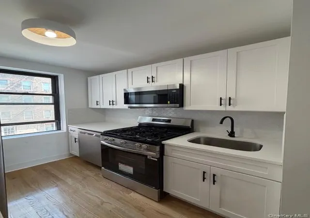 Photo 2 of Sale Pending at 445 W 240th Street #3M, Bronx, NY 10463 | MLS# 1028326 | Listing updated on 2026-07-23