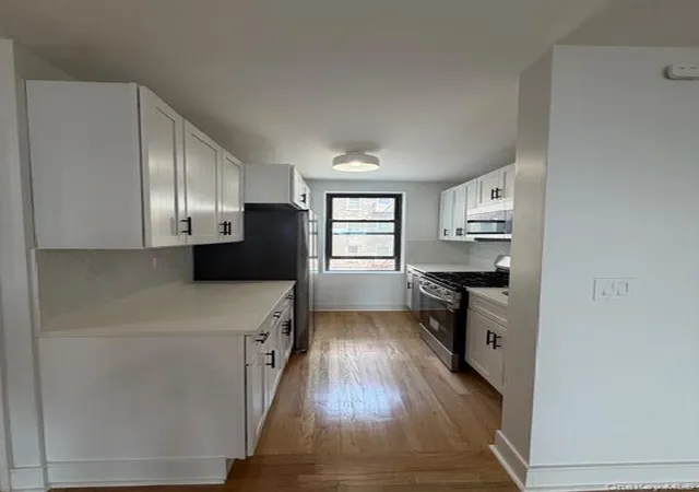 Photo 3 of Sale Pending at 445 W 240th Street #3M, Bronx, NY 10463 | MLS# 1028326 | Listing updated on 2026-07-23