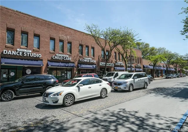 2nd image of 290 Collins Ave, Mount Vernon, NY 10552