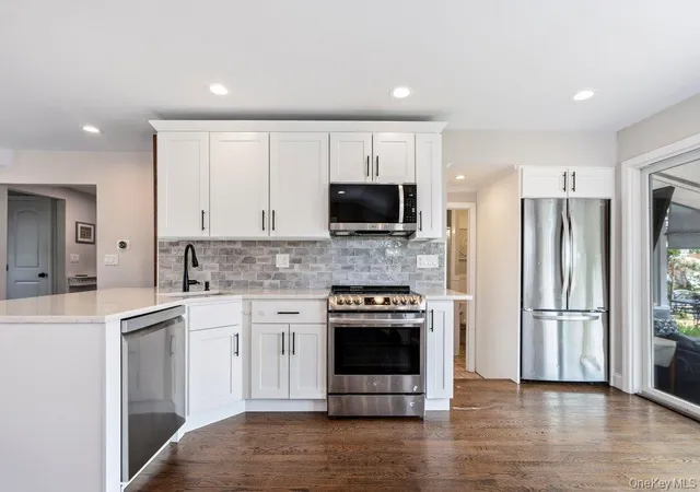 Photo 4 of Single family home for sale at 57 Beach Rd, Oyster Bay, NY 11758 | MLS# 1028348 | Listing updated on 2026-08-28