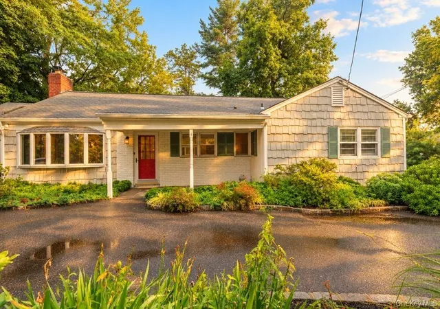 Photo 1 of Single family home for sale at 75 Cove Rd, Huntington, NY 11743 | MLS# 1028350 | Listing updated on 2026-10-08
