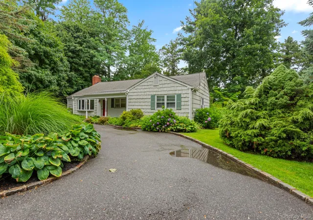 Photo 2 of Single family home for sale at 75 Cove Rd, Huntington, NY 11743 | MLS# 1028350 | Listing updated on 2026-09-16