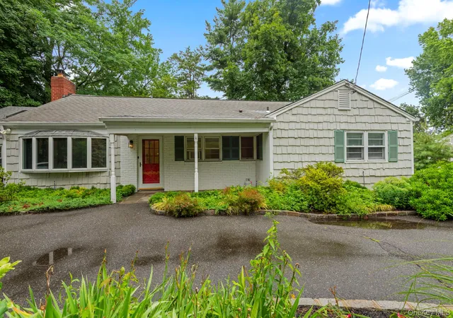 Photo 3 of Single family home for sale at 75 Cove Rd, Huntington, NY 11743 | MLS# 1028350 | Listing updated on 2026-09-16
