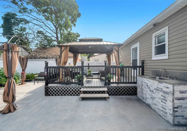 Photo 2 of Sale Pending at 717 N William St, North Baldwin, NY 11510 | MLS# 1028359 | Listing updated on 2026-09-01