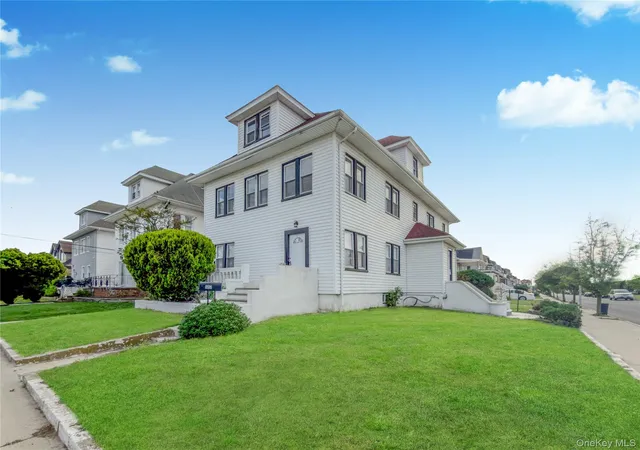 Listing Photo 4 - Condo for sale in building located at 302 W Hudson St, Long Beach, NY 11561