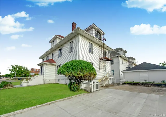 Listing Photo 5 - Condo for sale in building located at 302 W Hudson St, Long Beach, NY 11561