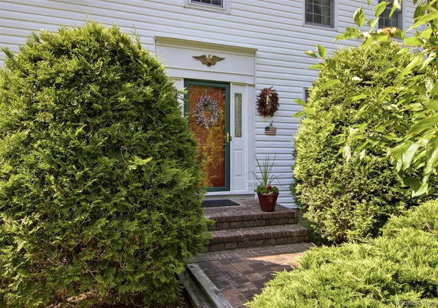 Photo 3 of Single family home for sale at 1 Gaul Rd N, Brookhaven, NY 11733 | MLS# 1028361 | Listing updated on 2026-09-04