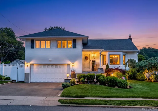 Photo 1 of Sale Pending at 9 Florgate Rd, Oyster Bay, NY 11735 | MLS# 1028373 | Listing updated on 2026-08-07