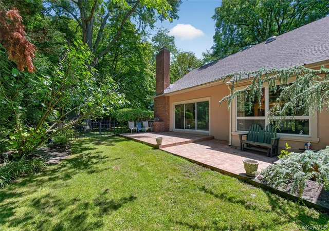 30th image of 4 Waring Dr, North Hempstead, NY 11030 | MLS# 1028393