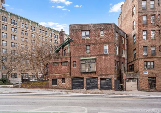 Listing Photo 5 - Condo for sale in building located at 811 Riverside Dr, New York, NY 10032