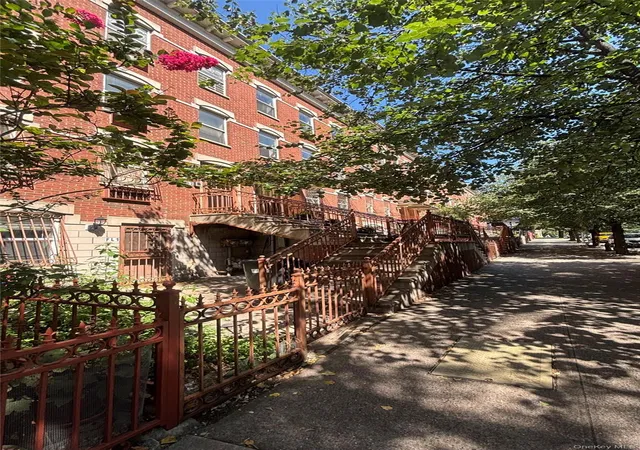 Photo 3 of Sale Pending at 5 E 117th Street, New York, NY 10035 | MLS# 1028414 | Listing updated on 2026-09-15