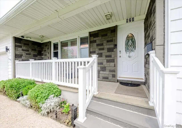 2nd image of 920 9th St, Babylon, NY 11704 | MLS# 1028419