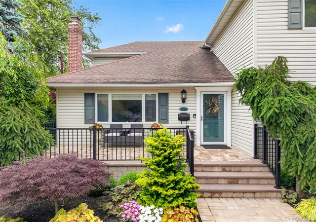 Photo 3 of Sale Pending at 1755 Grand Ave, Merrick, NY 11566 | MLS# 1028421 | Listing updated on 2026-08-14