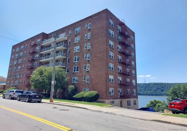 2nd image of 679 Warburton Ave #1L, Yonkers, NY 10701 | MLS# 1028438