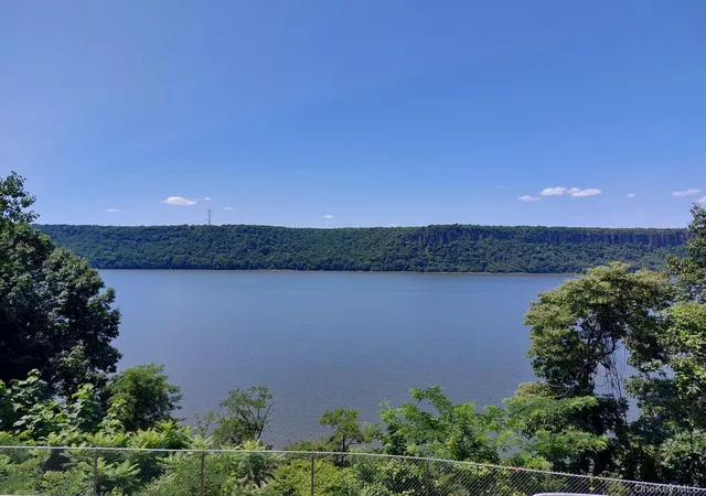 Photo 3 of House for sale at 679 Warburton Ave #1L, Yonkers, NY 10701 | MLS# 1028438 | Listing updated on 2026-09-08