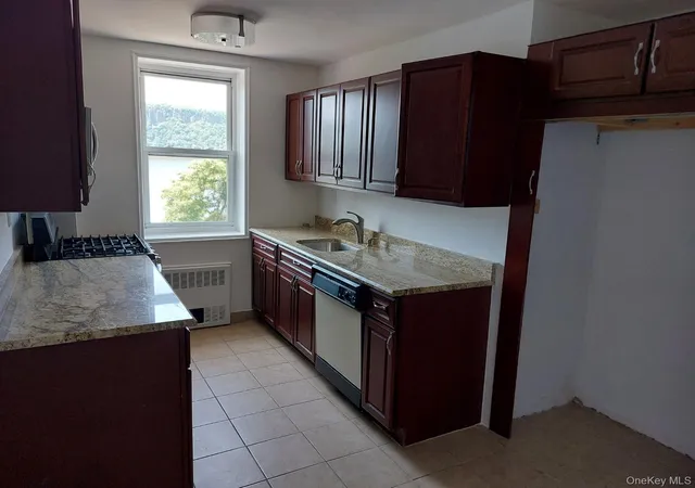 Photo 4 of House for sale at 679 Warburton Ave #1L, Yonkers, NY 10701 | MLS# 1028438 | Listing updated on 2026-09-08