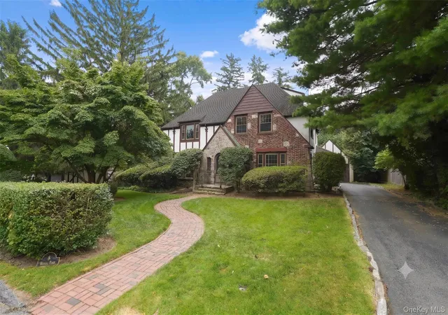 Photo 1 of Single family home for sale at 8 Ritchey Pl, White Plains, NY 10605 | MLS# 1028452 | Listing updated on 2026-07-23