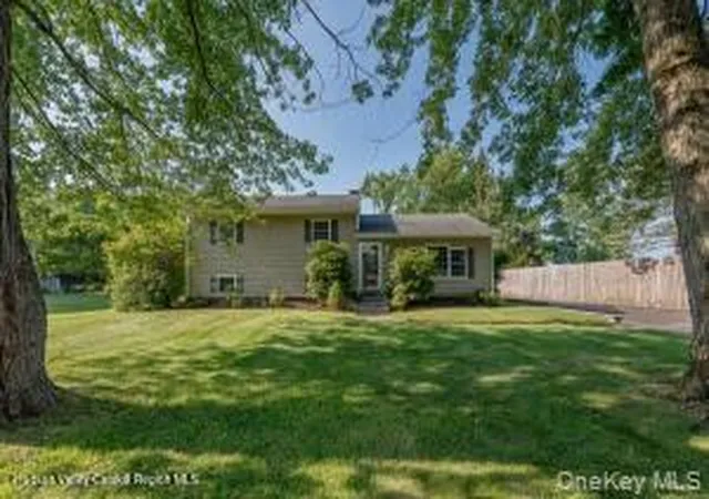 1st image of 119 Lighthouse Dr, Saugerties, NY 12477 | MLS# 1028456
