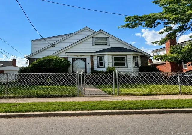 Photo 1 of Single family home for sale at 49 Everett St, Valley Stream, NY 11580 | MLS# 1028476 | Listing updated on 2026-09-12