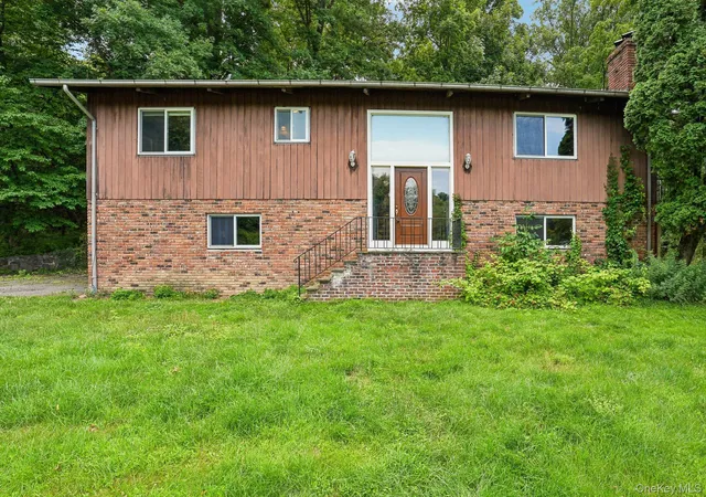 Single family home for sale at 10 Oconnor Ct, Montrose, NY 10548 | MLS# 1028492 | Listing updated on 2026-07-26