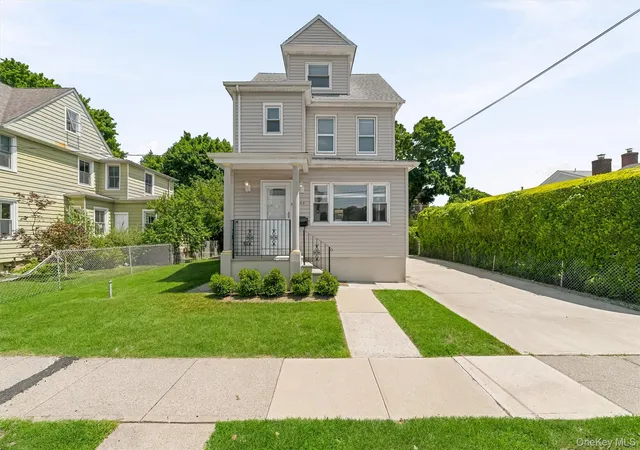 Photo 2 of Single family home for sale at 208 3rd Avenue, Mount Vernon, NY 10550 | MLS# 1028495 | Listing updated on 2026-09-02