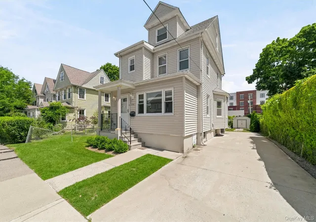 Photo 3 of Single family home for sale at 208 3rd Avenue, Mount Vernon, NY 10550 | MLS# 1028495 | Listing updated on 2026-09-02